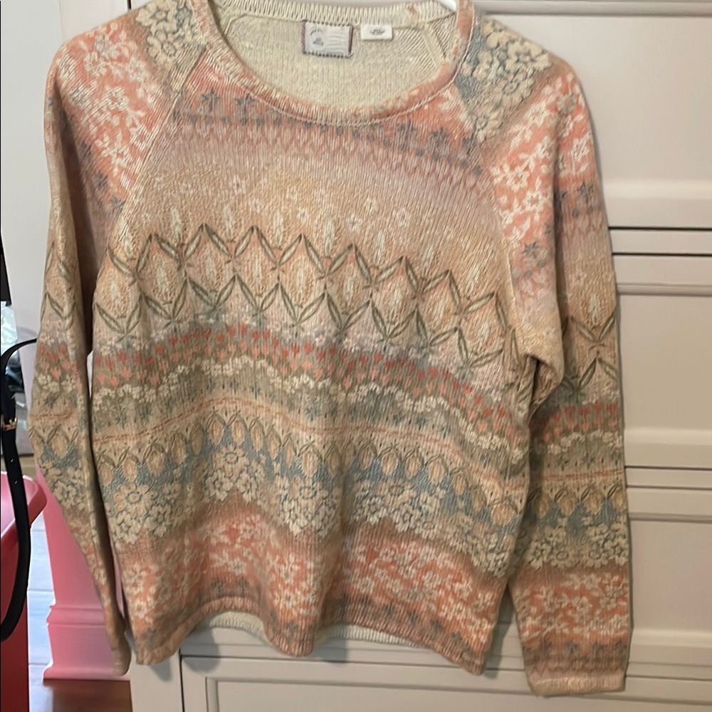 Elegant Pastel Patterned Crew Neck Sweater